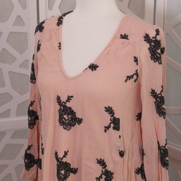 Free People size X-Small Women’s Emma Pink Gray Floral Embroidered Dress - Picture 2 of 13
